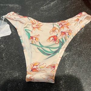 BRAND NEW MONDAY SWIMWEAR BYRON BOTTOM SIZE M